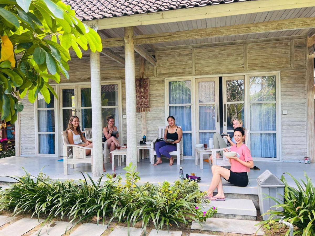 Vista Huts Lembongan Hotel Exterior photo