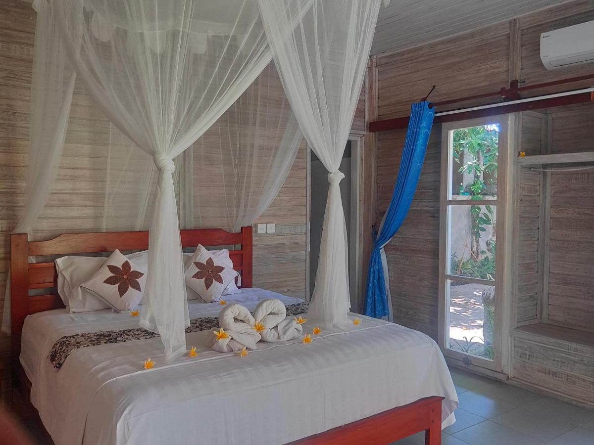 Vista Huts Lembongan Hotel Exterior photo