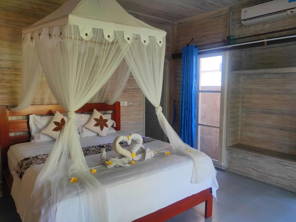 Vista Huts Lembongan Hotel Exterior photo