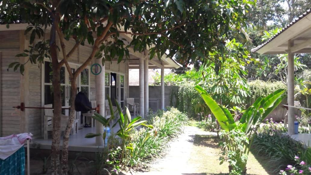 Vista Huts Lembongan Hotel Exterior photo