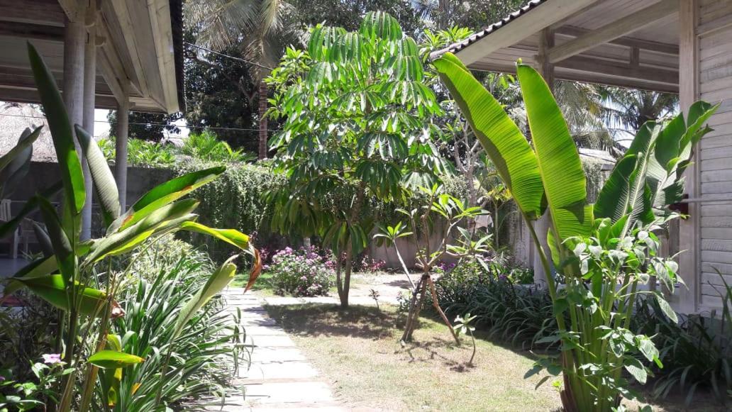 Vista Huts Lembongan Hotel Exterior photo