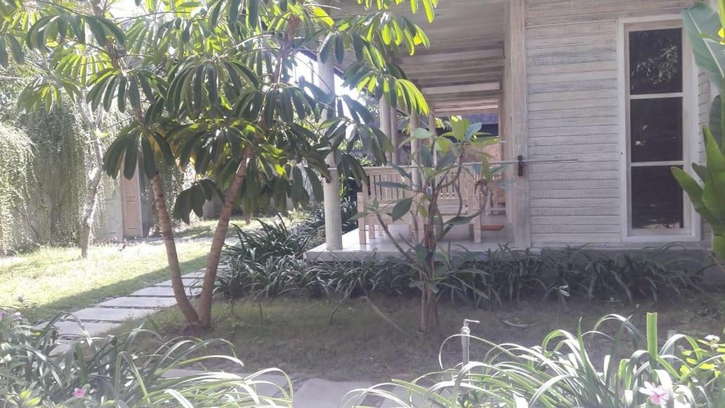 Vista Huts Lembongan Hotel Exterior photo